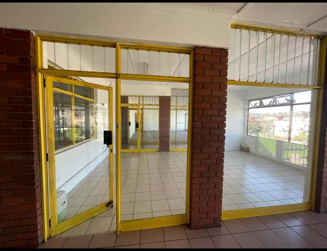 30M² RETAIL TO LET IN STARWOOD